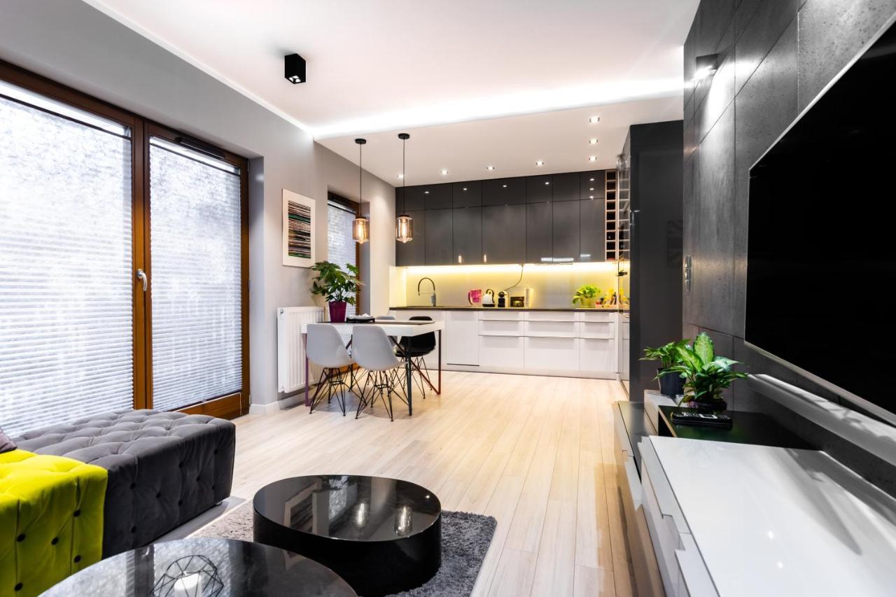Elegant Business Accommodation With Parking - By Upstairs 克拉科夫 外观 照片