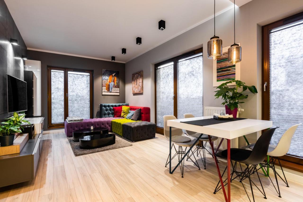 Elegant Business Accommodation With Parking - By Upstairs 克拉科夫 外观 照片