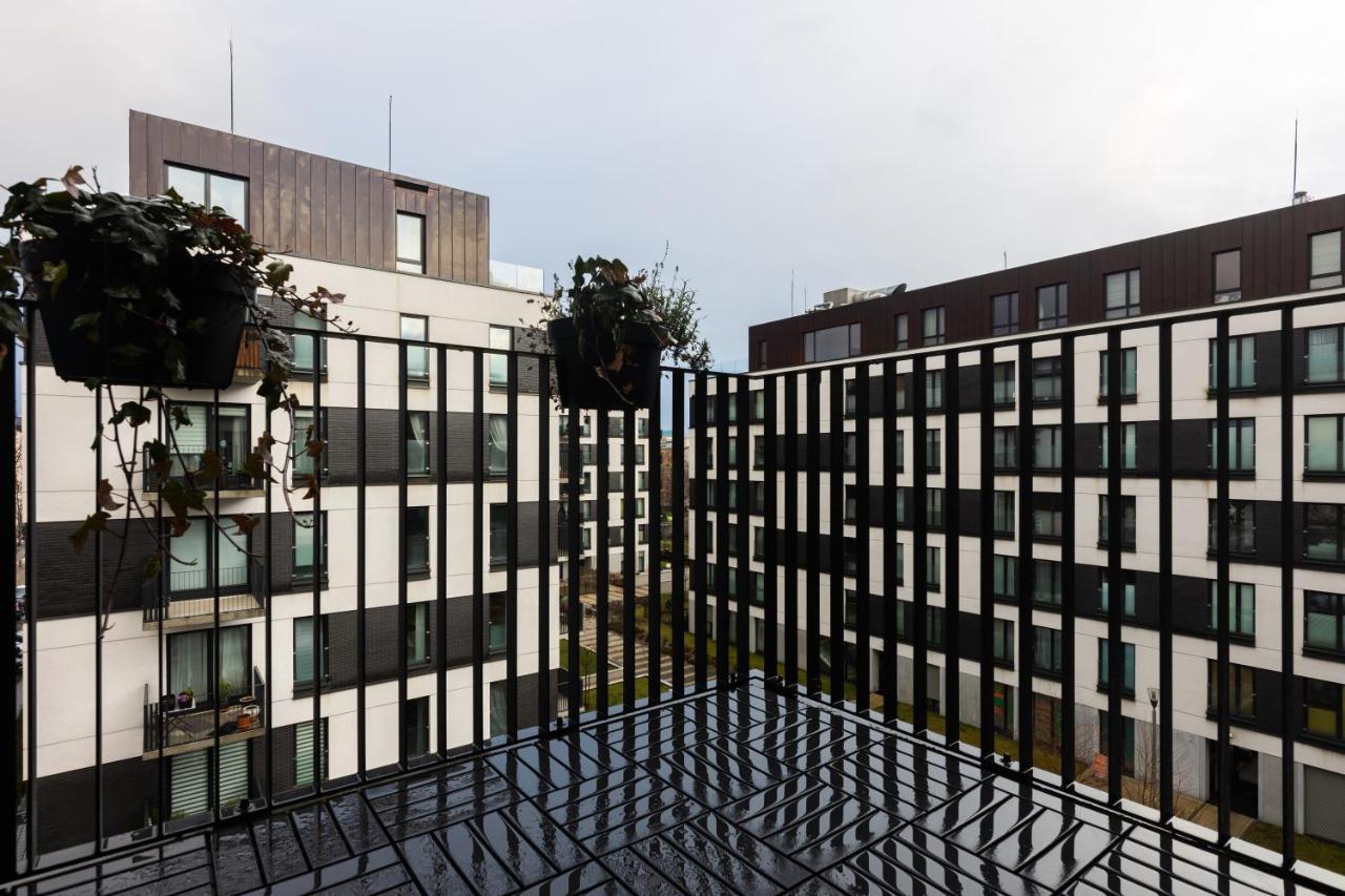 Elegant Business Accommodation With Parking - By Upstairs 克拉科夫 外观 照片