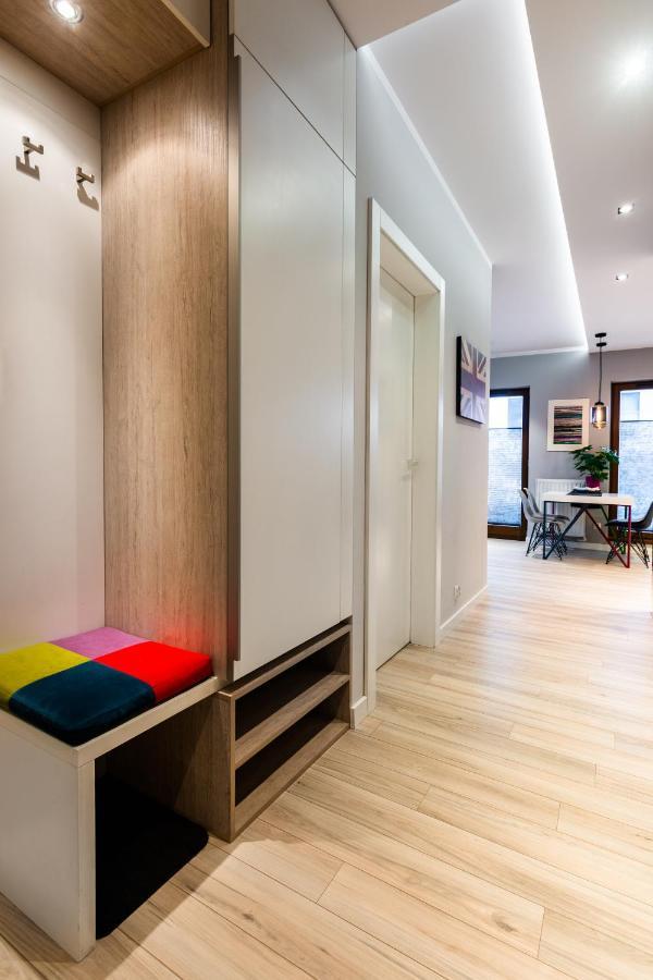 Elegant Business Accommodation With Parking - By Upstairs 克拉科夫 外观 照片